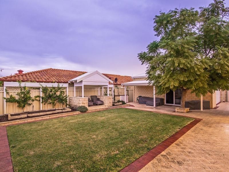 25 Thorpe Street, Rockingham WA 6168