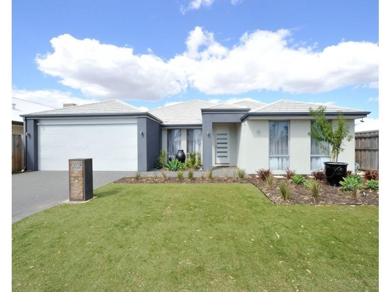 23 Moonstone Parkway, Wellard WA 6170