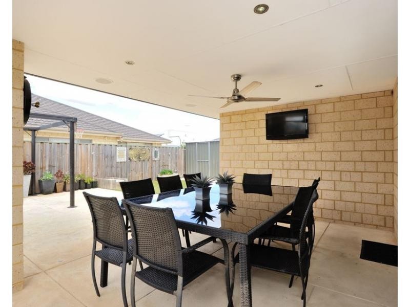 23 Moonstone Parkway, Wellard WA 6170