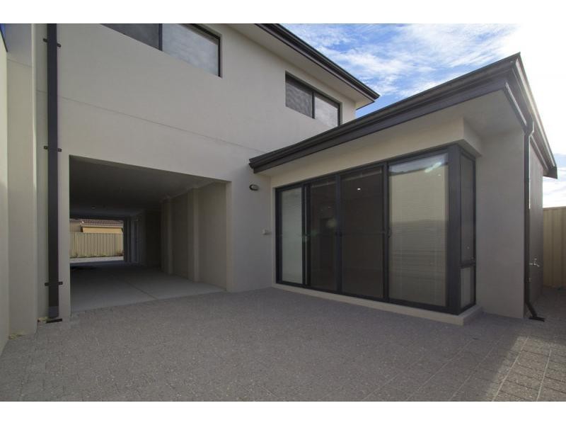 L4/48 Kembla Circle, Madeley WA 6065