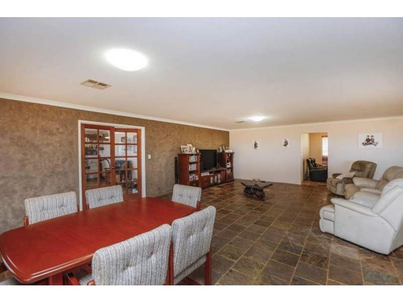 43 Clarkson Road, Bullsbrook WA 6084