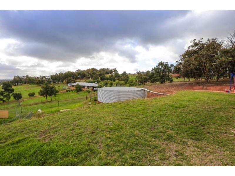 43 Clarkson Road, Bullsbrook WA 6084