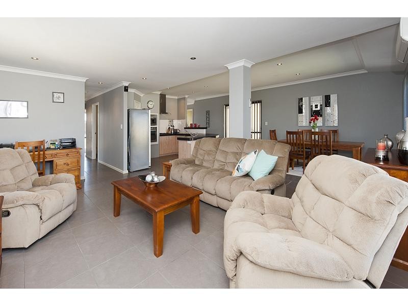 4 Rueval Court, Port Kennedy WA 6172