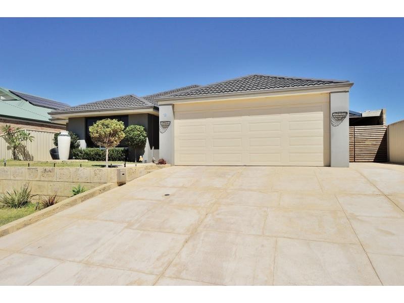 19 Mawson Grange, Lakelands WA 6180