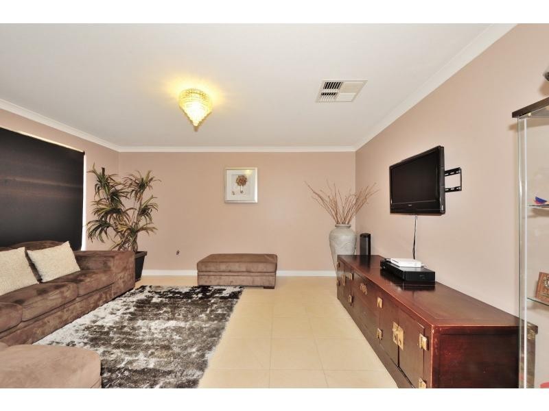 19 Mawson Grange, Lakelands WA 6180