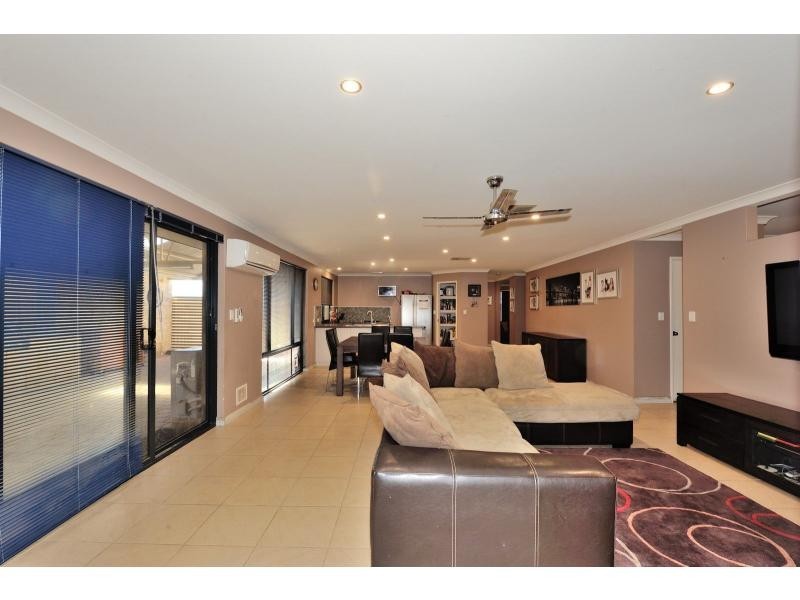 19 Mawson Grange, Lakelands WA 6180