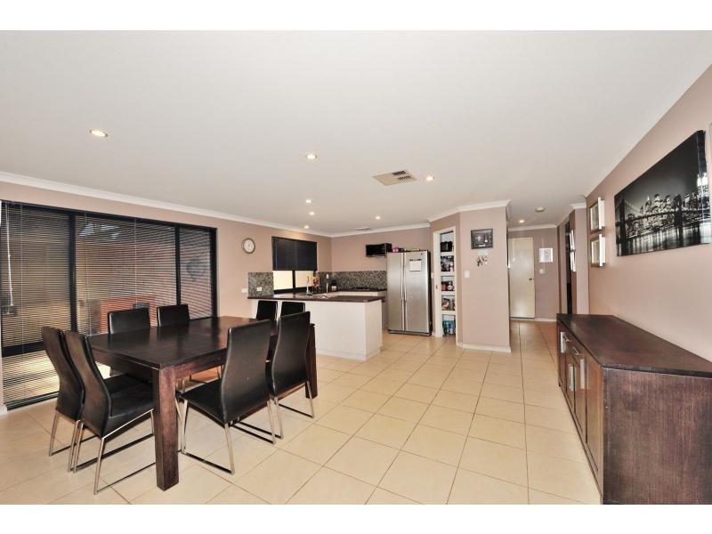 19 Mawson Grange, Lakelands WA 6180