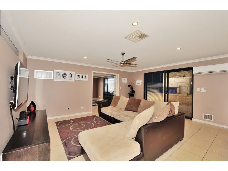 19 Mawson Grange, Lakelands WA 6180