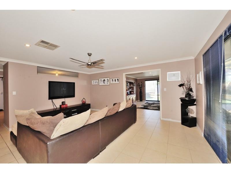 19 Mawson Grange, Lakelands WA 6180