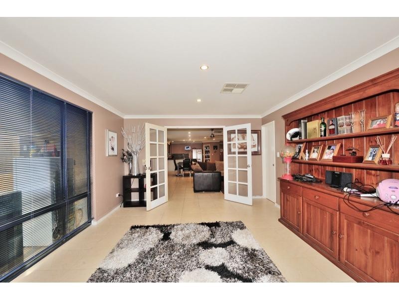 19 Mawson Grange, Lakelands WA 6180