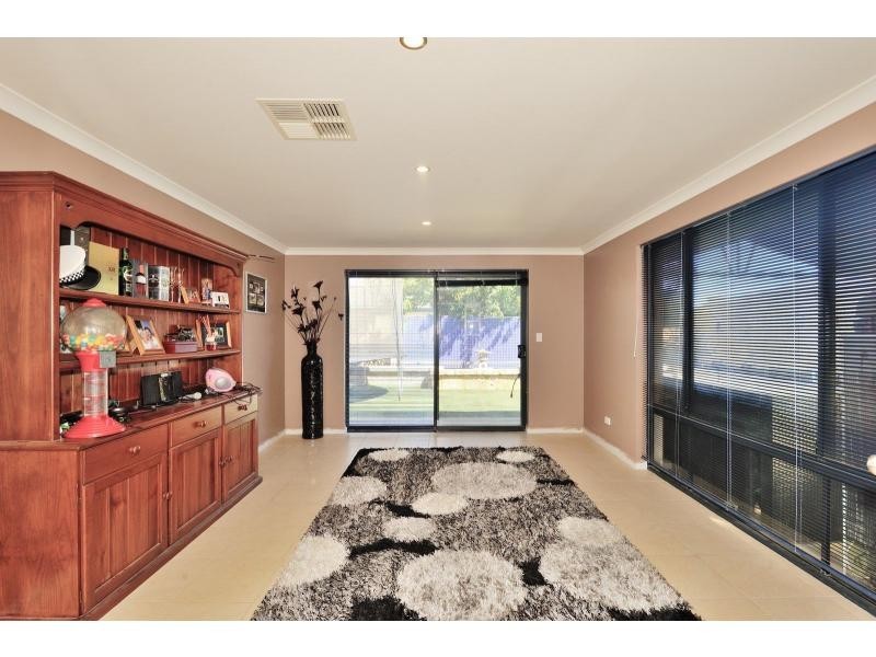 19 Mawson Grange, Lakelands WA 6180