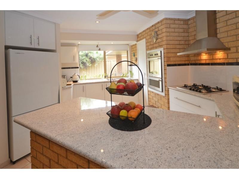 15 Oakdale Close, Safety Bay WA 6169