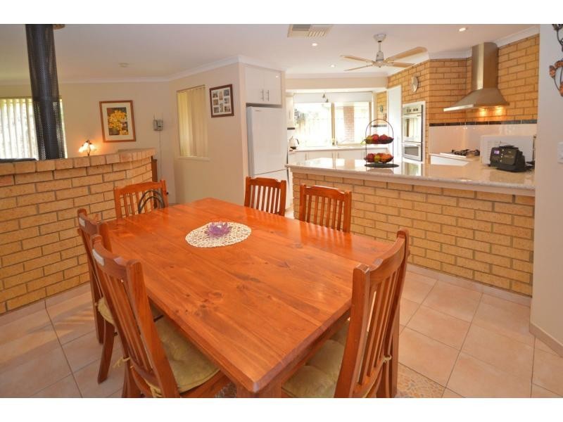15 Oakdale Close, Safety Bay WA 6169
