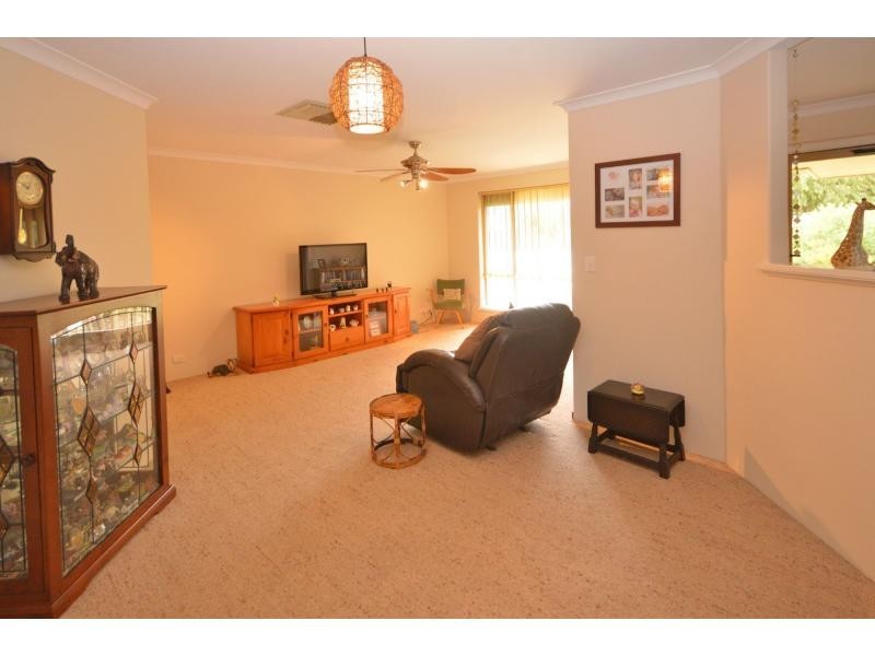 15 Oakdale Close, Safety Bay WA 6169
