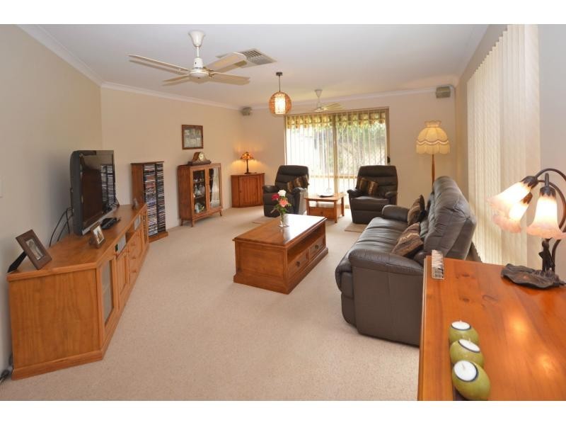 15 Oakdale Close, Safety Bay WA 6169