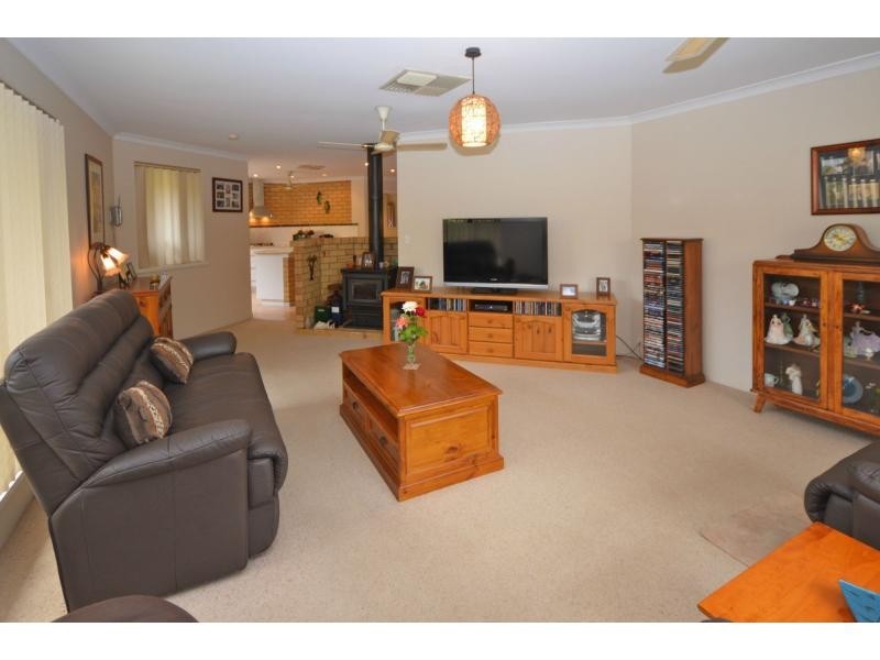 15 Oakdale Close, Safety Bay WA 6169