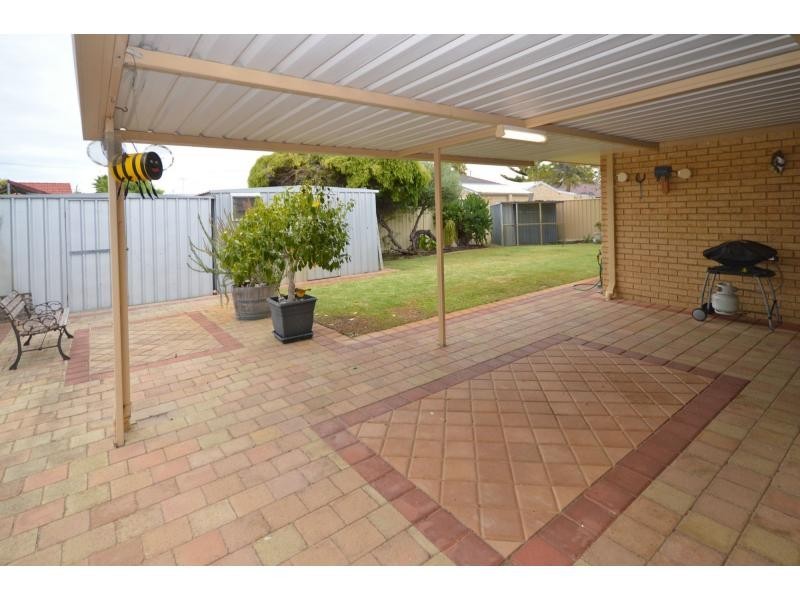 15 Oakdale Close, Safety Bay WA 6169