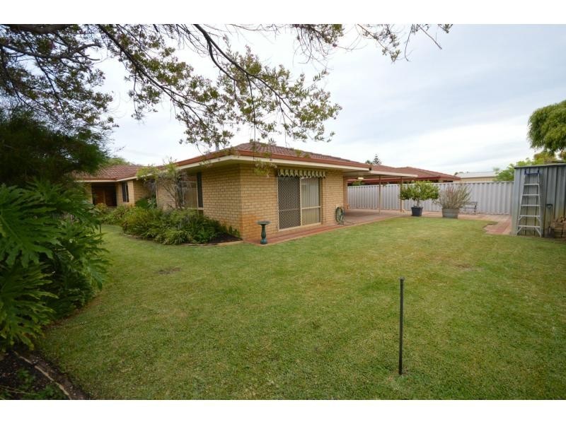 15 Oakdale Close, Safety Bay WA 6169