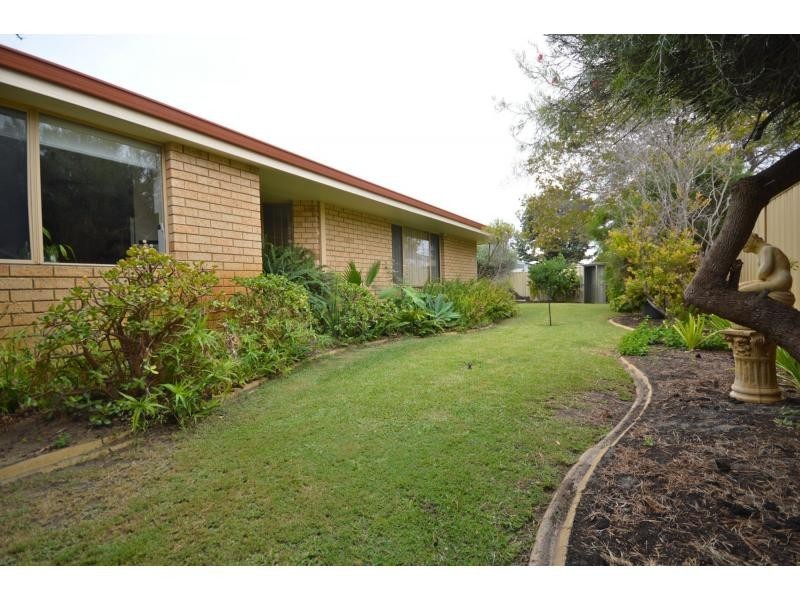 15 Oakdale Close, Safety Bay WA 6169