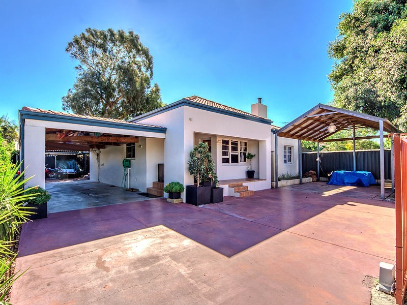 17 North Lake Road, Alfred Cove WA 6154