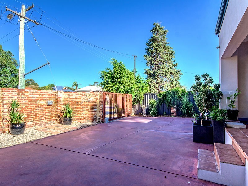 17 North Lake Road, Alfred Cove WA 6154