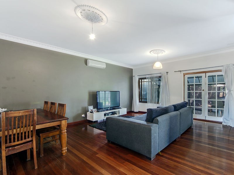 17 North Lake Road, Alfred Cove WA 6154