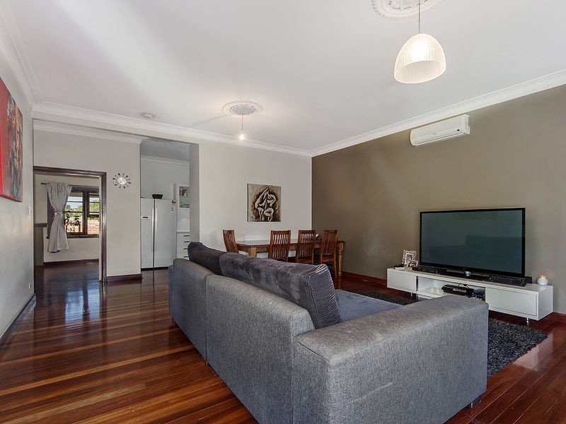 17 North Lake Road, Alfred Cove WA 6154