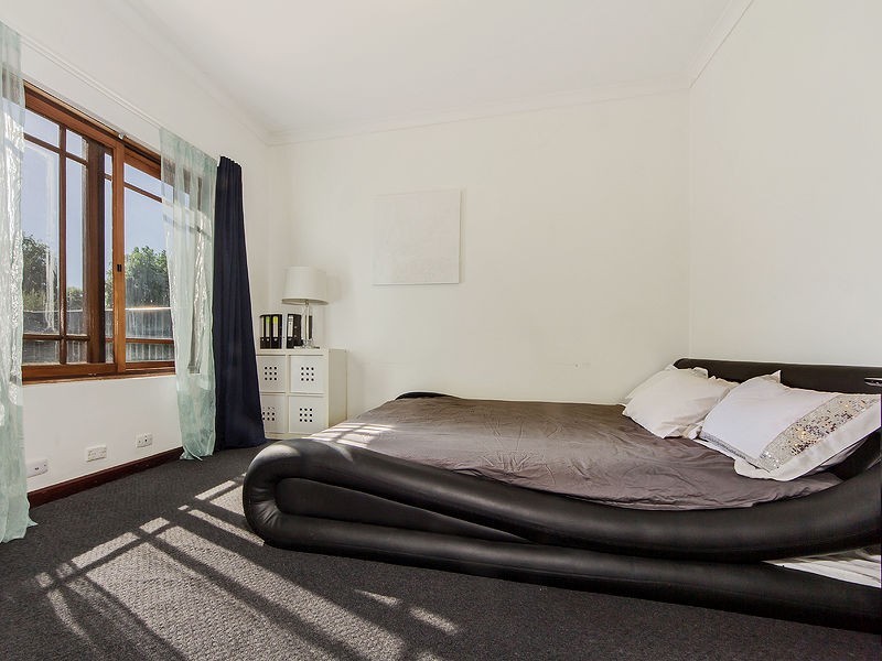 17 North Lake Road, Alfred Cove WA 6154