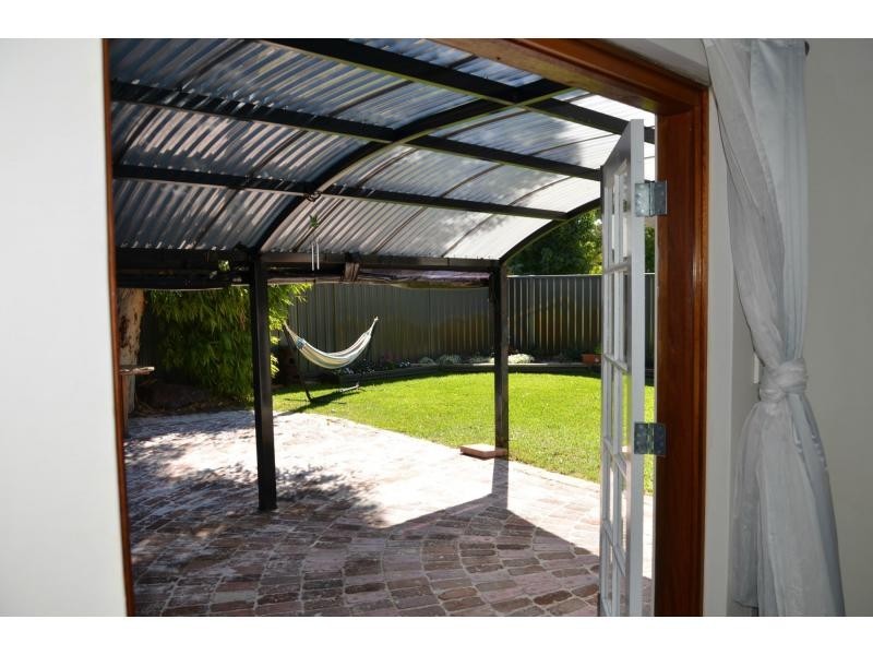 17 North Lake Road, Alfred Cove WA 6154