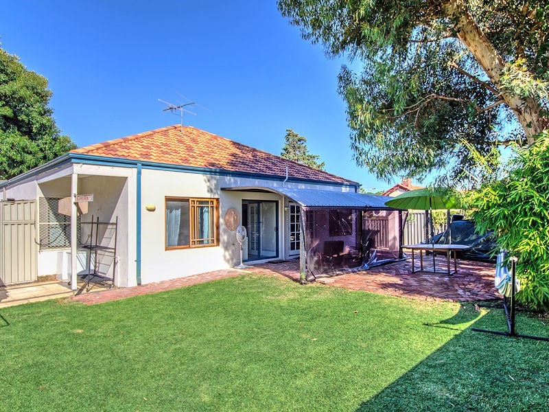 17 North Lake Road, Alfred Cove WA 6154