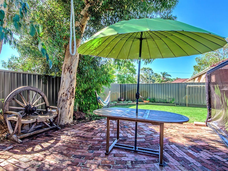 17 North Lake Road, Alfred Cove WA 6154