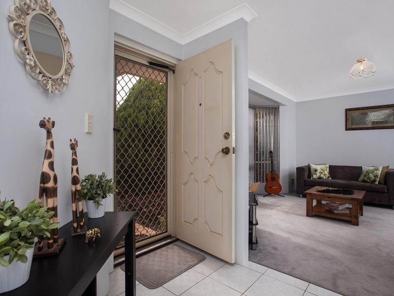 16 Glenfine Way, Carramar WA 6031