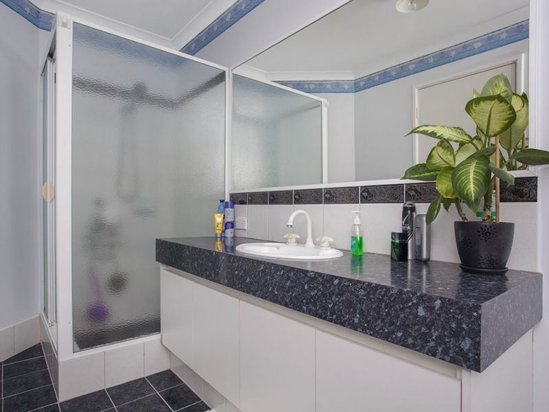 16 Glenfine Way, Carramar WA 6031