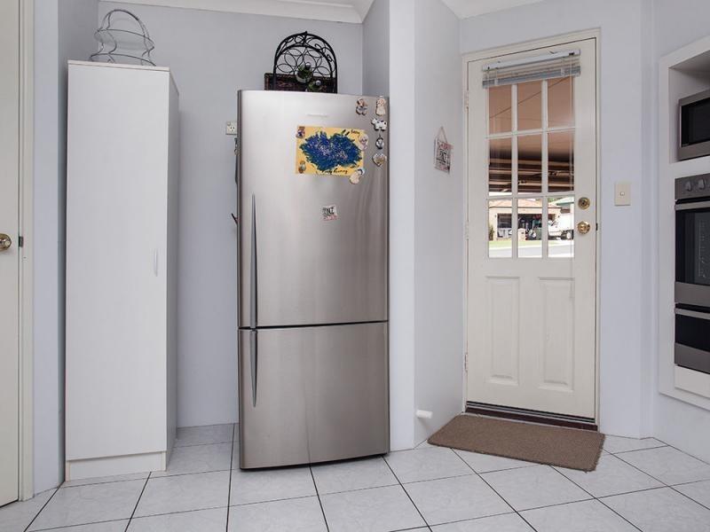 16 Glenfine Way, Carramar WA 6031