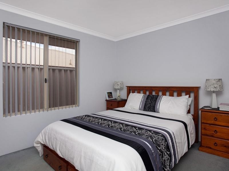 16 Glenfine Way, Carramar WA 6031