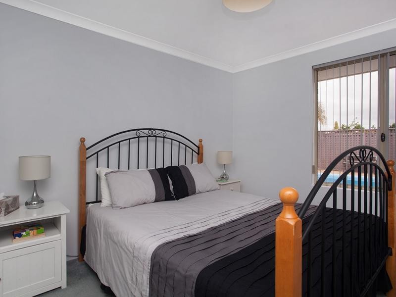 16 Glenfine Way, Carramar WA 6031