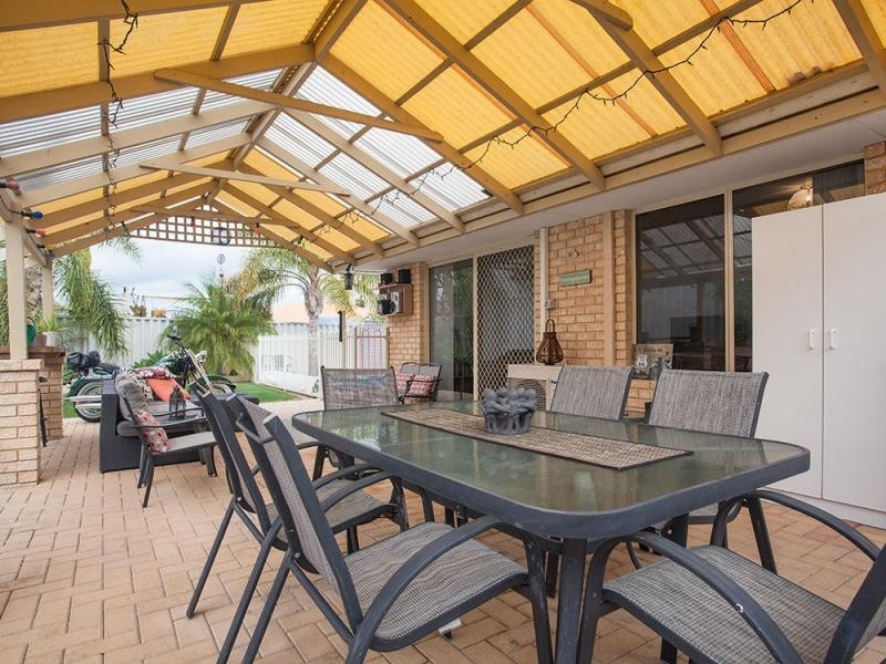 16 Glenfine Way, Carramar WA 6031