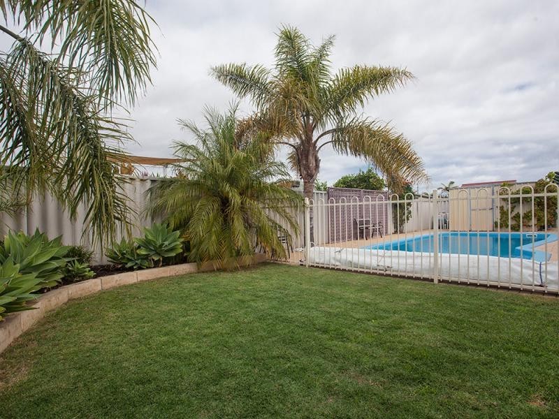 16 Glenfine Way, Carramar WA 6031