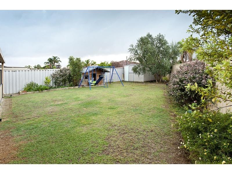 25A St Andrews Loop, Cooloongup WA 6168