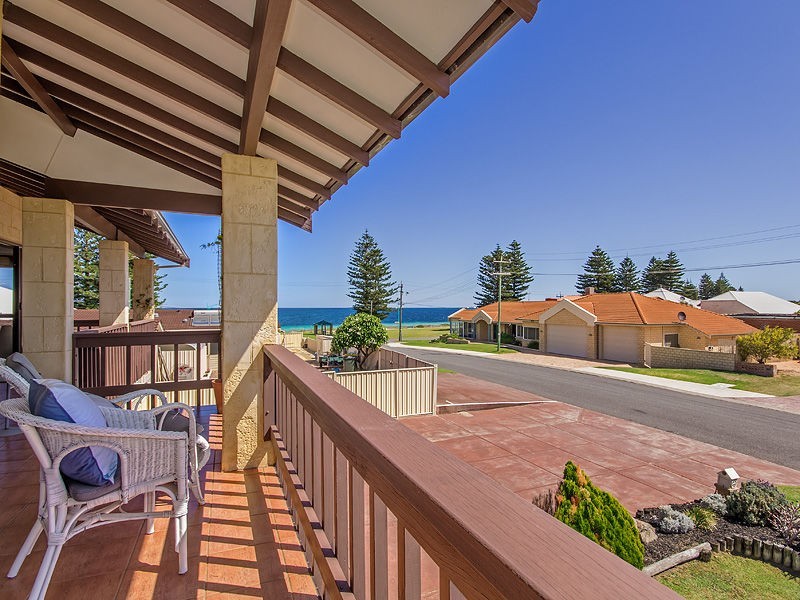 4 Ernest Street, Safety Bay WA 6169