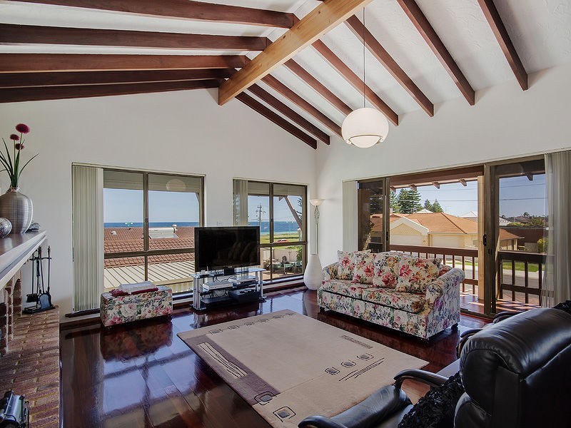 4 Ernest Street, Safety Bay WA 6169