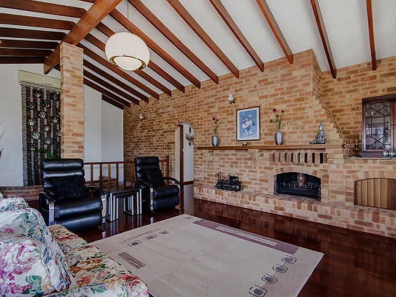 4 Ernest Street, Safety Bay WA 6169