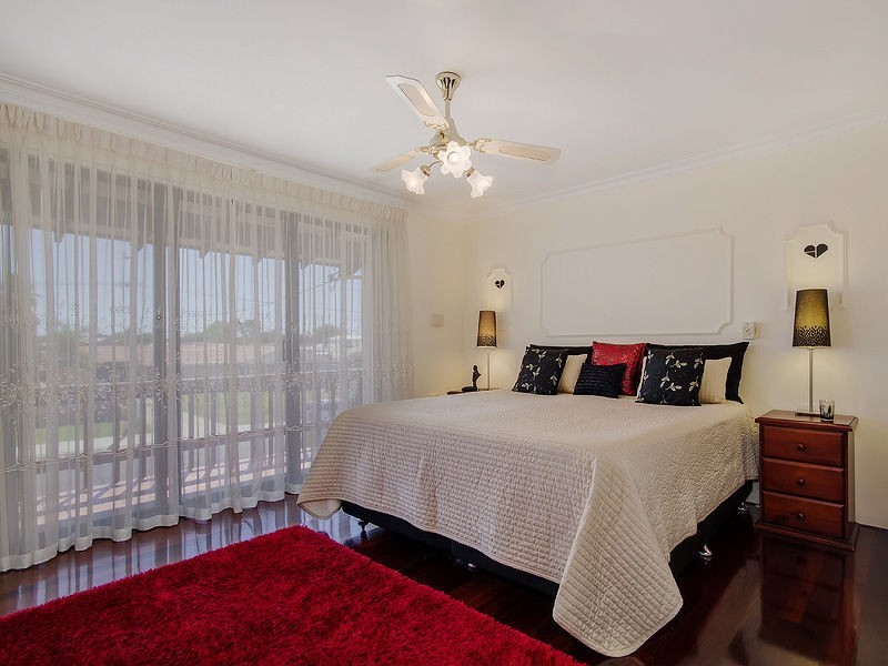 4 Ernest Street, Safety Bay WA 6169