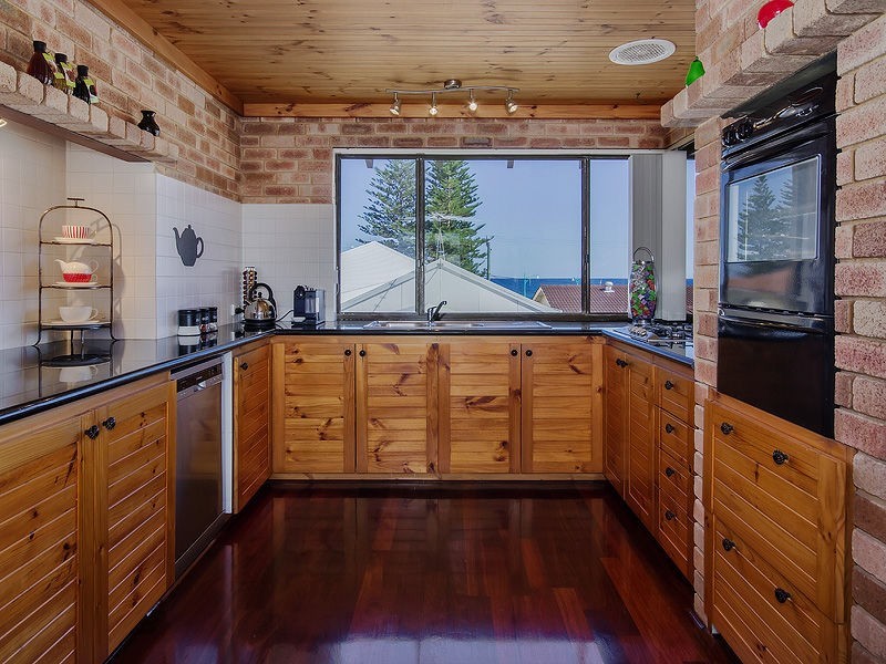 4 Ernest Street, Safety Bay WA 6169