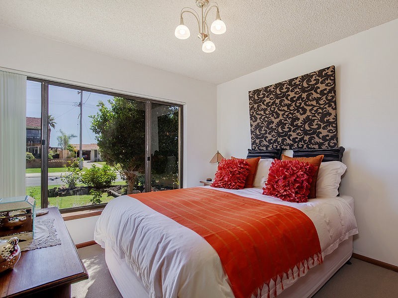 4 Ernest Street, Safety Bay WA 6169