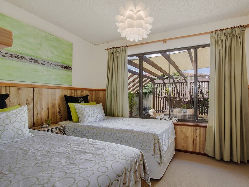 4 Ernest Street, Safety Bay WA 6169