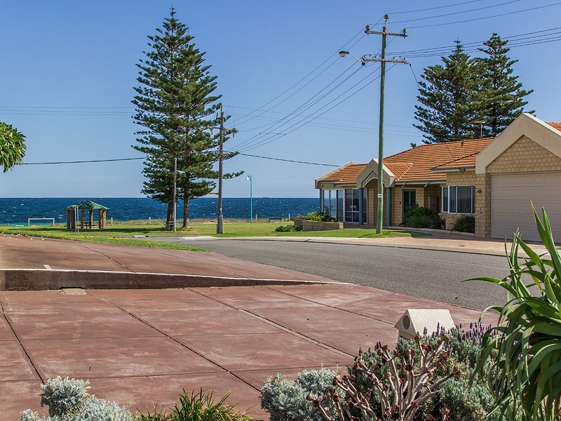 4 Ernest Street, Safety Bay WA 6169