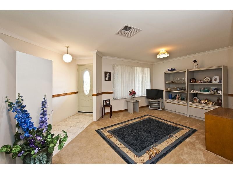 16 Sarah Ann Crescent, Warnbro WA 6169