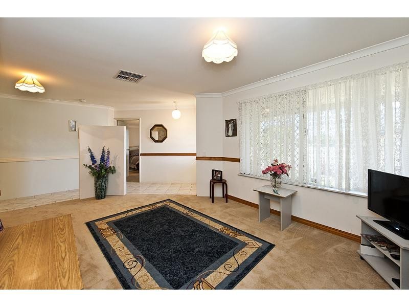 16 Sarah Ann Crescent, Warnbro WA 6169