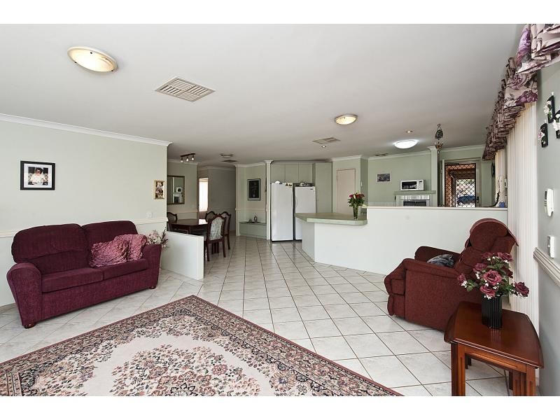 16 Sarah Ann Crescent, Warnbro WA 6169